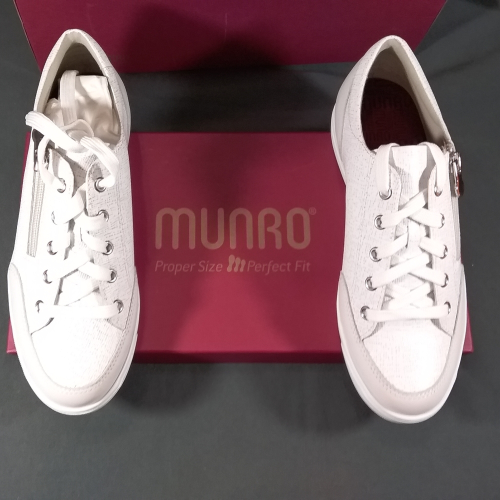 MUNRO WOMEN’S GABBIE WHITE COMBO Size 7.5